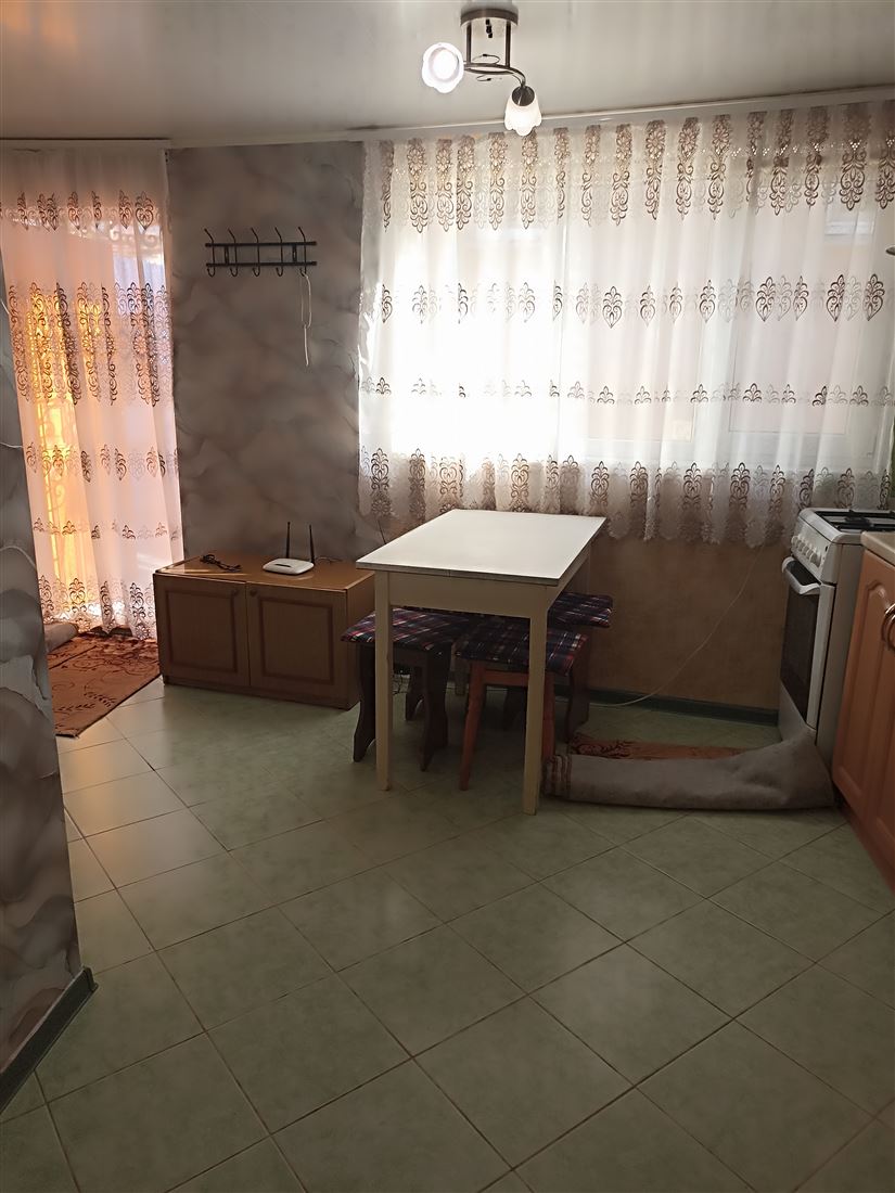 Снять --комнатную квартиру