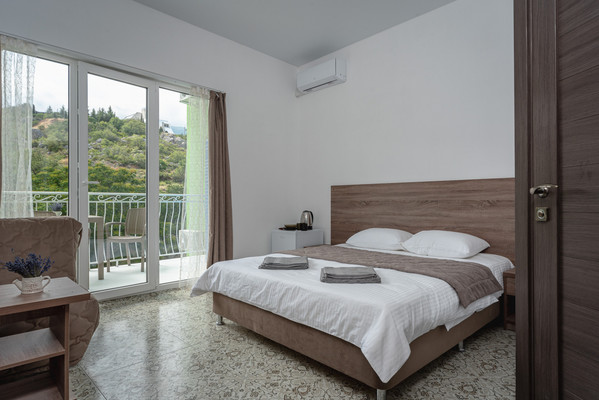 Купить --комнатную квартиру